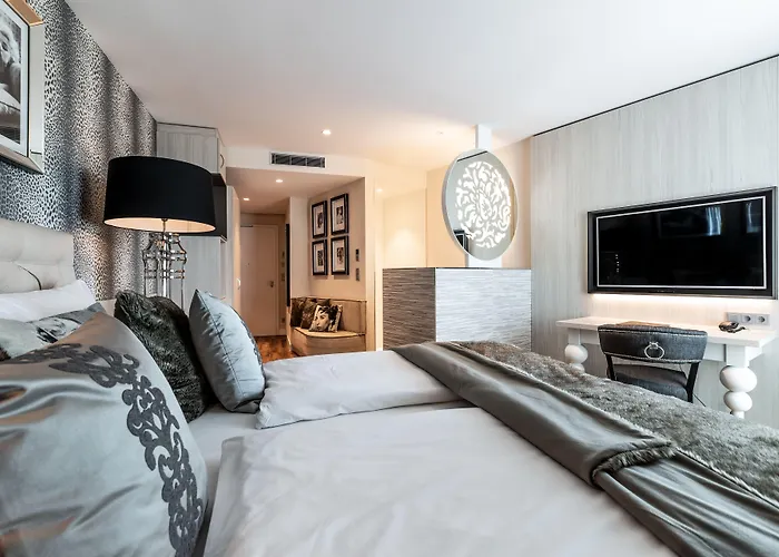Block & Living Отель