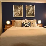 Hotel Block & Living