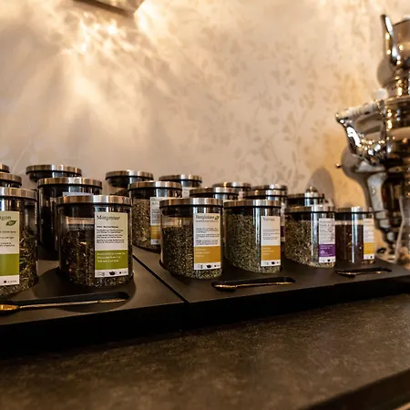 Block & Living Otel 4*