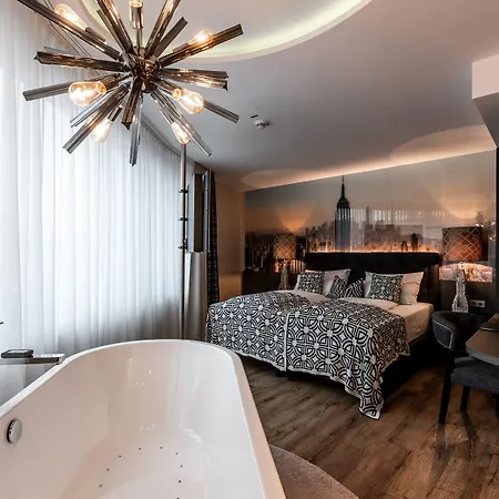 Block & Living Hotel 4*