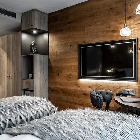 Block & Living 4*