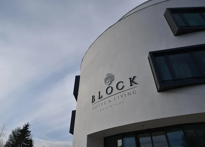 Block & Living فندق