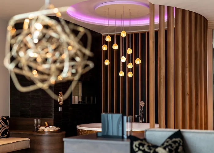 فندق Block & Living 4*